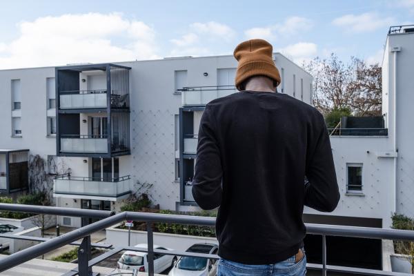 Omar, accompagné à Toulouse, dans son logement. Photo : Lilian Cazabet
