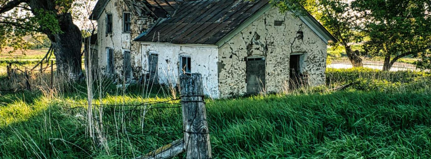 maison délabrée dans une campagne