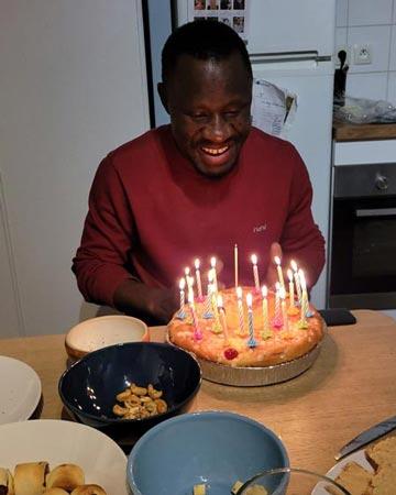 Moussa souffle ses bougies d'anniversaire
