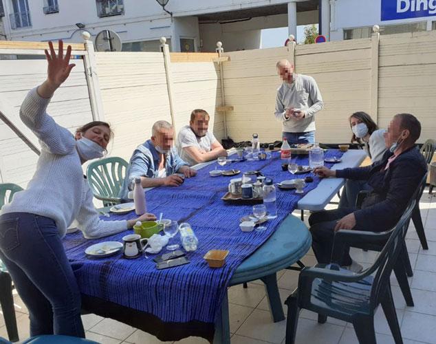 Repas partagé dans les anciens locaux de Toit à Moi