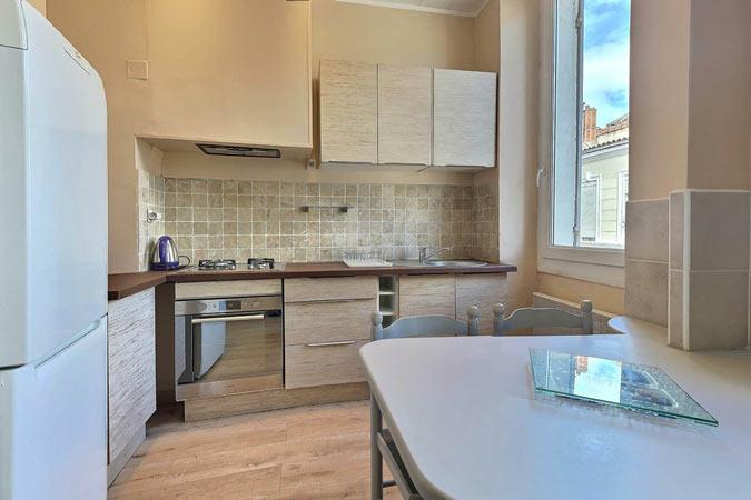 La cuisine d'un logement tremplin à Marseille La cuisine d'un logement tremplin à Marseille