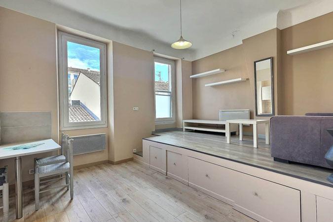 Le salon d'un logement tremplin à Marseille