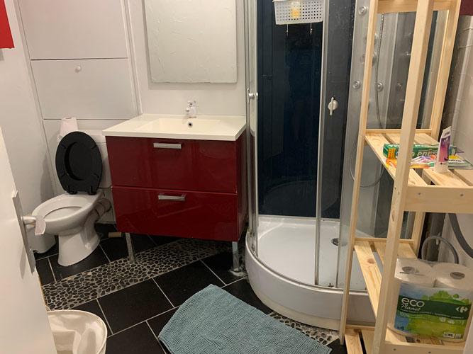 Photo de la salle de bain d'un logement-tremplin Toit à Moi à Rouen Photo de la salle de bain d'un logement-tremplin Toit à Moi à Rouen