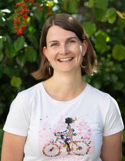 Laura, Responsable de l'action
